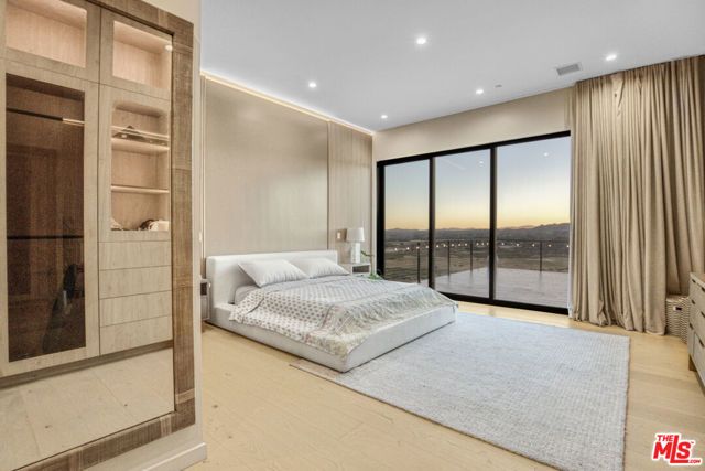 22570 S Summit Ridge Circle, Chatsworth (los Angeles), CA 91311