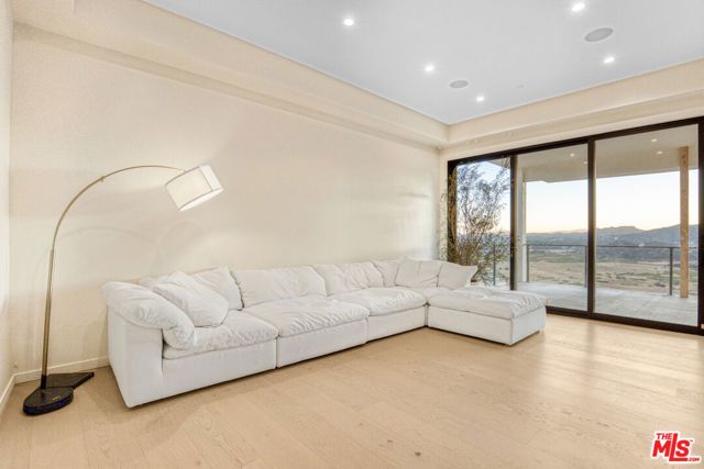 22570 S Summit Ridge Circle, Chatsworth (los Angeles), CA 91311