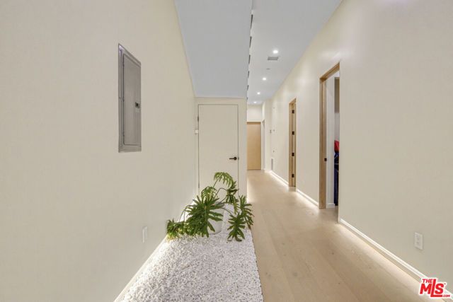 22570 S Summit Ridge Circle, Chatsworth (los Angeles), CA 91311