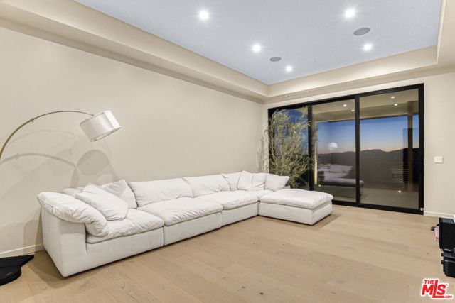 22570 S Summit Ridge Circle, Chatsworth (los Angeles), CA 91311