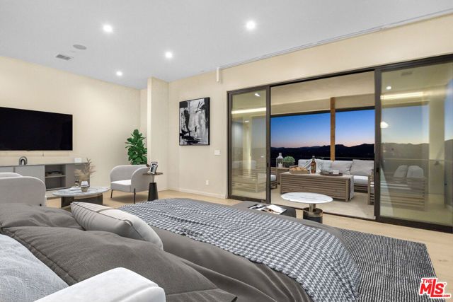 22570 S Summit Ridge Circle, Chatsworth (los Angeles), CA 91311