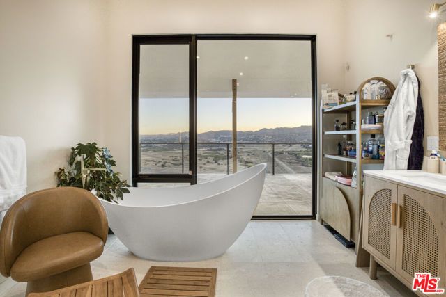 22570 S Summit Ridge Circle, Chatsworth (los Angeles), CA 91311