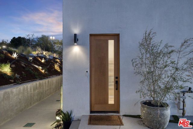 22570 S Summit Ridge Circle, Chatsworth (los Angeles), CA 91311