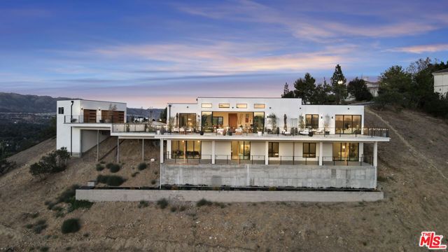 22570 S Summit Ridge Circle, Chatsworth (los Angeles), CA 91311