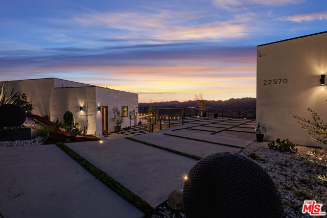 22570 S Summit Ridge Circle, Chatsworth (los Angeles), CA 91311