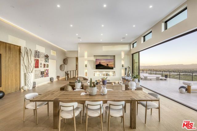 22570 S Summit Ridge Circle, Chatsworth (los Angeles), CA 91311