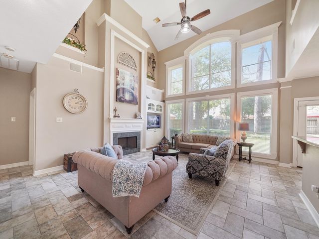 13815 Lakewood Crossing Boulevard, Houston, TX 77070