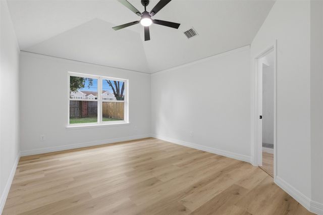 4823 Meadowglen Drive, Pearland, TX 77584