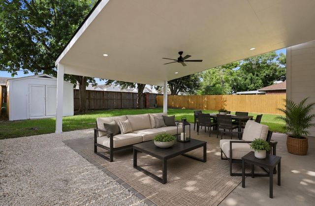 4823 Meadowglen Drive, Pearland, TX 77584