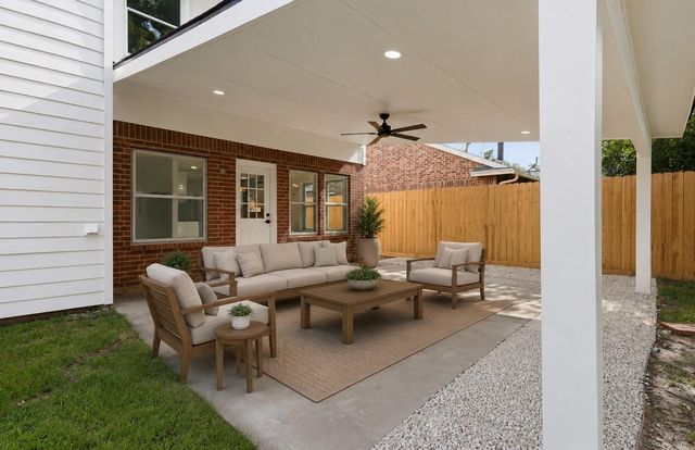 4823 Meadowglen Drive, Pearland, TX 77584