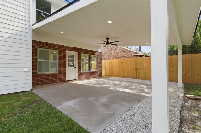4823 Meadowglen Drive, Pearland, TX 77584