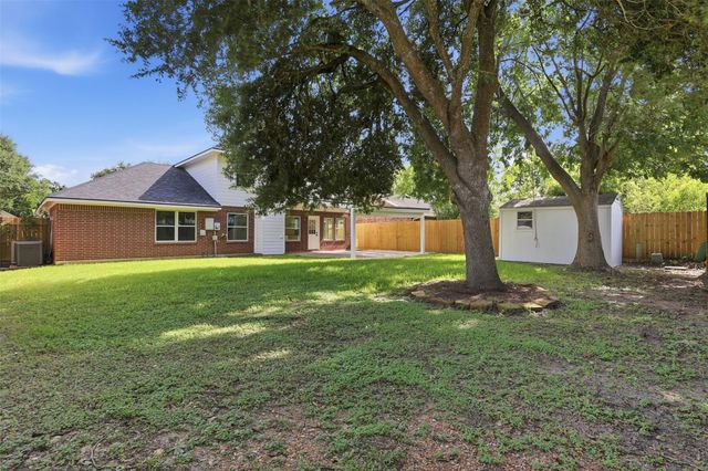 4823 Meadowglen Drive, Pearland, TX 77584