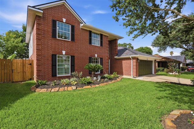 4823 Meadowglen Drive, Pearland, TX 77584