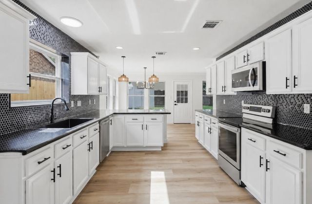 4823 Meadowglen Drive, Pearland, TX 77584