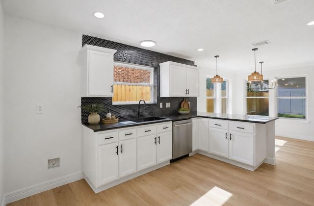 4823 Meadowglen Drive, Pearland, TX 77584