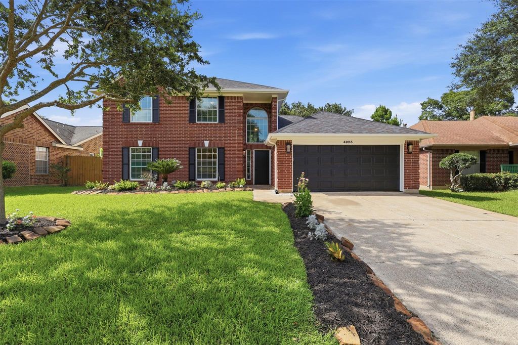 4823 Meadowglen Drive, Pearland, TX 77584