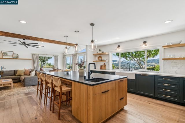 3175 Surmont Dr, Lafayette, CA 94549