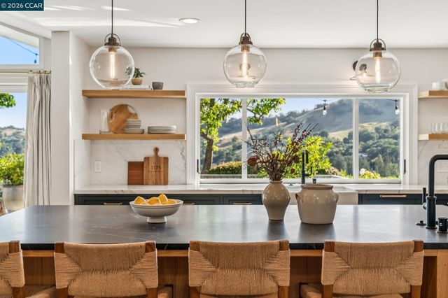 3175 Surmont Dr, Lafayette, CA 94549