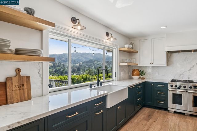 3175 Surmont Dr, Lafayette, CA 94549