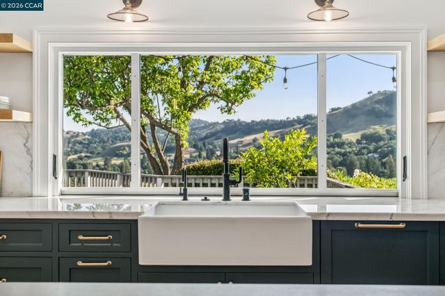 3175 Surmont Dr, Lafayette, CA 94549