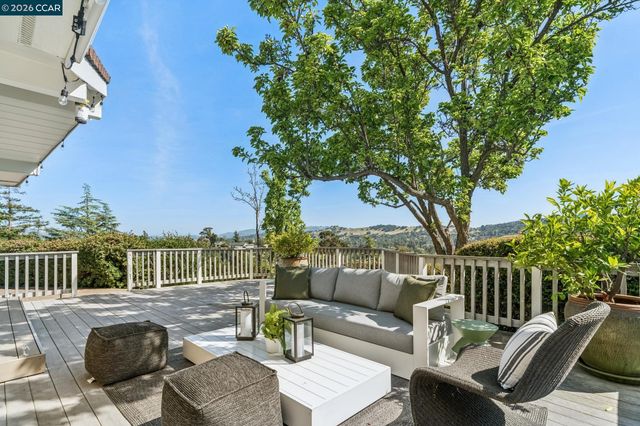 3175 Surmont Dr, Lafayette, CA 94549