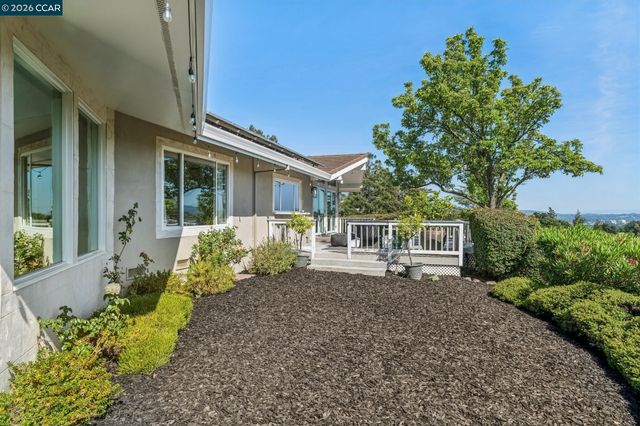 3175 Surmont Dr, Lafayette, CA 94549
