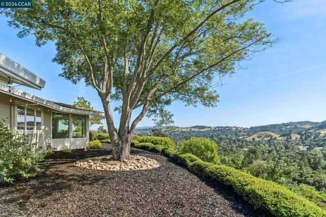 3175 Surmont Dr, Lafayette, CA 94549
