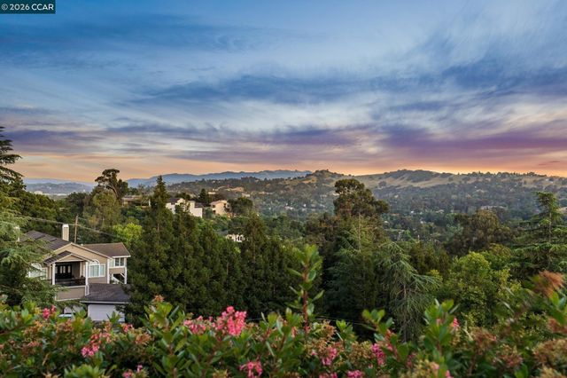 3175 Surmont Dr, Lafayette, CA 94549