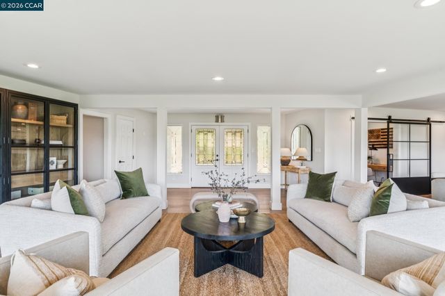 3175 Surmont Dr, Lafayette, CA 94549