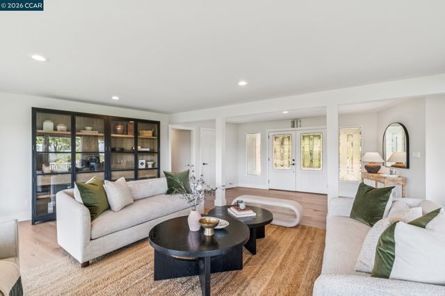 3175 Surmont Dr, Lafayette, CA 94549