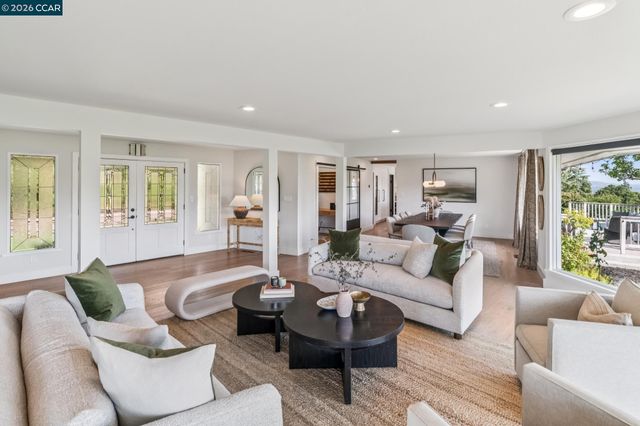 3175 Surmont Dr, Lafayette, CA 94549