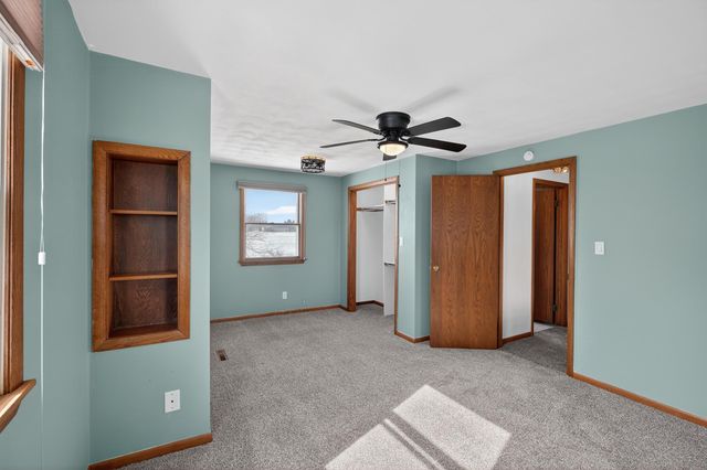 1505 Knoll Ridge Drive, Waverly, IA 50677