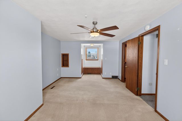 1505 Knoll Ridge Drive, Waverly, IA 50677