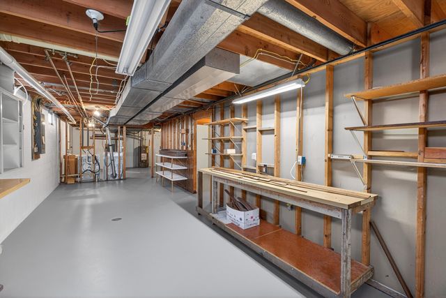 1505 Knoll Ridge Drive, Waverly, IA 50677