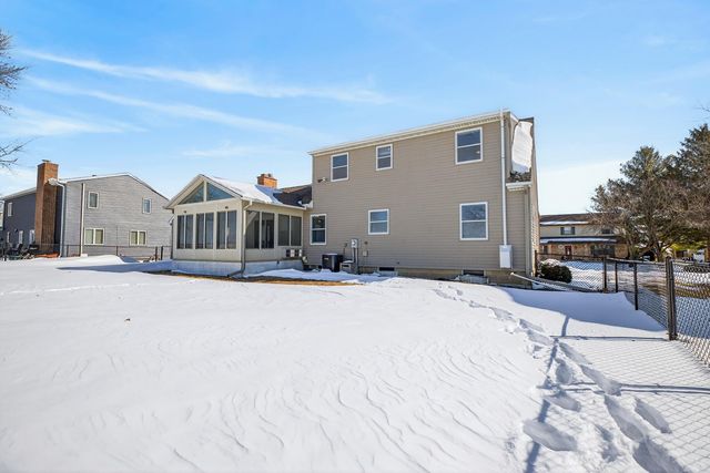 1505 Knoll Ridge Drive, Waverly, IA 50677