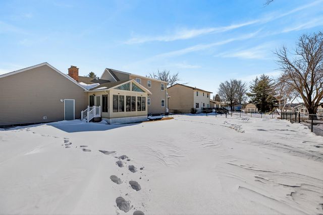 1505 Knoll Ridge Drive, Waverly, IA 50677