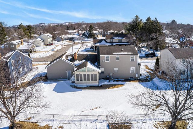 1505 Knoll Ridge Drive, Waverly, IA 50677