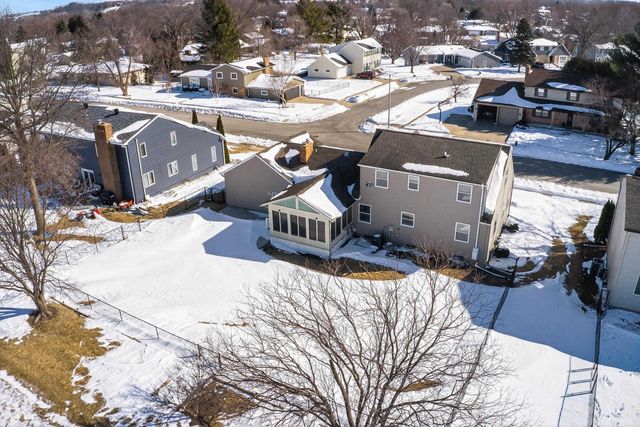 1505 Knoll Ridge Drive, Waverly, IA 50677