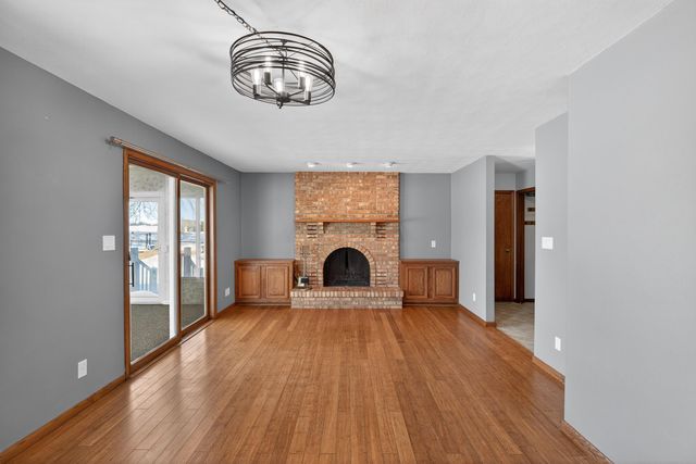 1505 Knoll Ridge Drive, Waverly, IA 50677