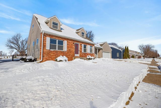 1505 Knoll Ridge Drive, Waverly, IA 50677