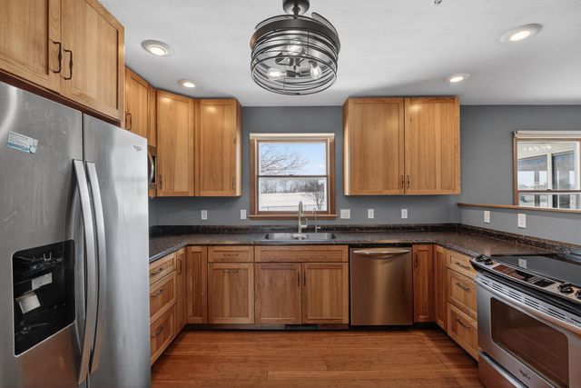 1505 Knoll Ridge Drive, Waverly, IA 50677