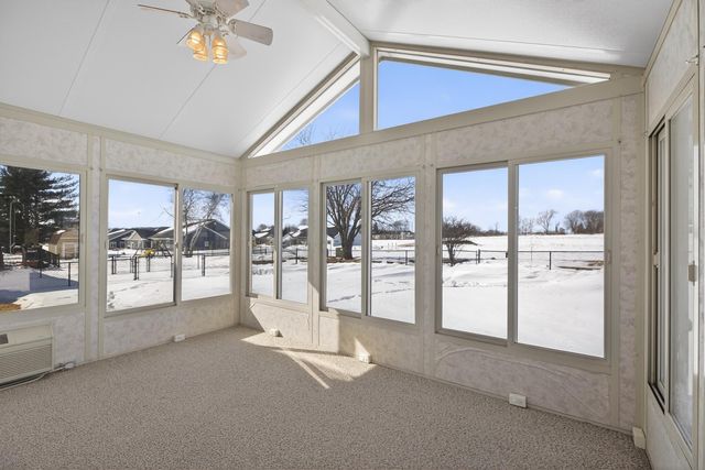 1505 Knoll Ridge Drive, Waverly, IA 50677