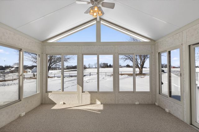 1505 Knoll Ridge Drive, Waverly, IA 50677