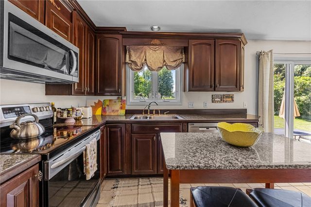 1052 Hard Rock Road, Webster, NY 14580