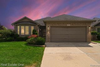 17849 Pointe Circle, Clinton Charter Township, MI 48038