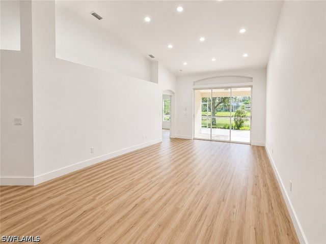 8204 Ibis Cove CIR B212, Naples, FL 34119