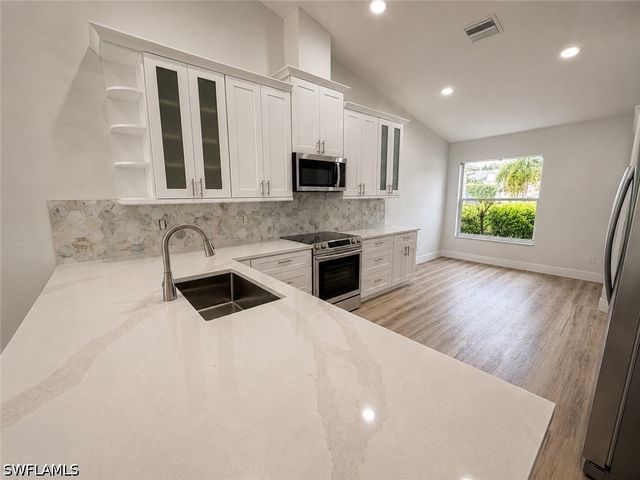 8204 Ibis Cove CIR B212, Naples, FL 34119