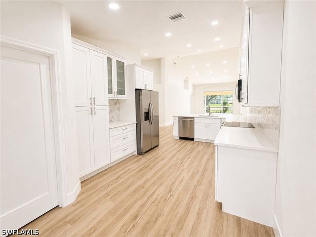 8204 Ibis Cove CIR B212, Naples, FL 34119