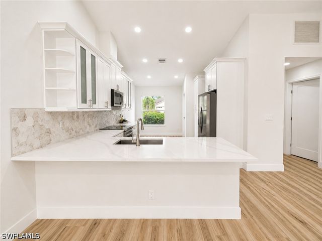 8204 Ibis Cove CIR B212, Naples, FL 34119