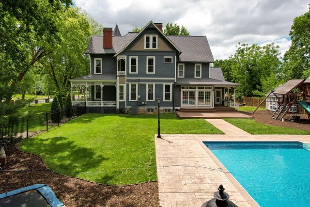 1435 East Walnut Street, Springfield, MO 65802